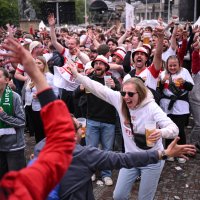 Fussball DFB Pokal Finale 24/25: Arminia Bielefeld - VfB Stuttgart, Public Viewing auf dem Schlossplatz