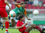 Fussball UI-CUP: Bremen - Pasching,  Zweikampf