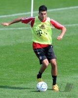 Fussball 1. Bundesliga 11/12: FC Bayern Muenchen Training in Doha