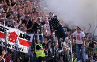 Fussball 1. Bundesliga : Enttaeuschung mit Zigarrette Vorstandsvorsitzender Heribert Bruchhagen