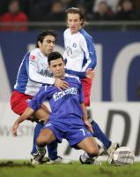 Fussball 1. Bundesliga: Hamburg - Berlin, Zweikampf