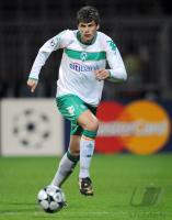 FUSSBALL CHAMPIONS LEAGUE: Bremen, BOENISCH Einzelaktion