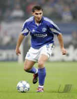 Fussball International: Schalke, ALTINTOP Einzelaktion am Ball