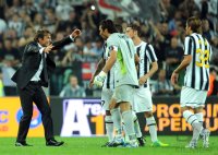 FUSSBALL SERIE A:  JUBEL Trainer Antonio Conte , Gianluigi Buffon (v. li., Juventus Turin)