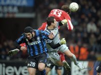 Fussball CHL  Saison 2010/2011: Cristian Chivu (Unten, Inter Mailand) gegen Julio Cesar (Mitte, Inter Mailand) gegen Mario Gomez (Oben, FC Bayern Muenchen)