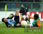 Fussball DFB-Pokal: Bremen - Luebeck, Zweikampf