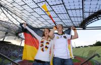 FUSSBALL WM 2010, Public Viewing im Olympiastadion MuenchenFUSSBALL WM 2010, VORRUNDE: Deutschland - Serbien