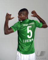 Fussball 1. Bundesliga, Saison 2012/2013, Werder Bremen: Assani Lukimya im exklusiven Pressefoto ULMER Fotoshooting