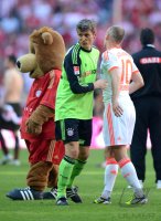 Fussball 1. Bundesliga, Saison 2011/2012:  Torwart Hans Joerg Butt (li.) mit Arjen Robben (FC Bayern Muenchen)