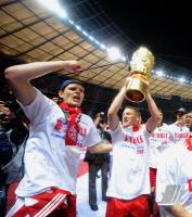Fussball: DFB Pokal Finale: JUBEL Daniel van Buyten, Bastian Schweinsteiger (v.li., FCB)