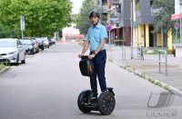Oberbuergermeister Boris Palmer (Die Gruenen) testet ein Segway der Firma BLUEmobility