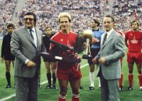 Fussball FC Bayern - Dortmund: Rummenigge mit Ehrung fuer Spieler des Jahres