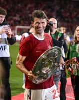 Fussball 1. Bundesliga 24/25: FC Bayern Muenchen feiert die 34. Deutschen Meisterschaft