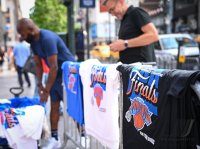 Feature, NBA Finalks, Strassenverkaeufer Madison Square Garden