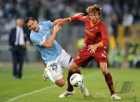 FUSSBALL SERIE A:  Miroslav Klose (li, Lazio Rom) gegen Heinze Gabriel Ivan (AS Rom)