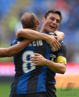 FUSSBALL SERIE A:  Rodrigo Palacio und Javier Zanetti  (v. li. Inter Mailand)