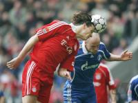 Fussball 1. BL Bayern-Schalke; Zweikampf