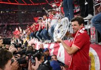 Fussball 1. Bundesliga 24/25: FC Bayern Muenchen feiert die 34. Deutschen Meisterschaft