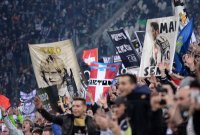 FUSSBALL INTERNATIONAL CHL VIERTELFINALE 12/13: JUVE Fans
