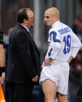 FUSSBALL SERIE A: Trainer Rafael Benitez mit Esteban Matias Cambiasso Deleau (Inter)