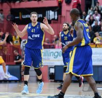 Basketball 1. Bundesliga 15/16 Hauptrunde: Walter Tigers Tuebingen - EWE Baskets Oldenburg