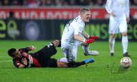 Fussball 1. Bundesliga : Arturo Vidal (li, Bayer 04 Leverkusen)  gegen Bastian Schweinsteiger (re, FC Bayern Muenchen)