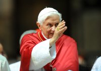Papst Benedikt XVI besucht Mailand