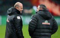 Fussball 1. Bundesliga Saison 12/13:  Trainer Thomas Schaaf mit Manager Klaus Allofs (v. li., SV Werder Bremen)