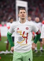 Fussball 1. Bundesliga 24/25: FC Bayern Muenchen feiert die 34. Deutschen Meisterschaft