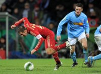 Fussball DFB Pokal 11/12 : Philipp Lahm (li, FC Bayern Muenchen) gegen Marcel Maltritz (VfL Bochum)