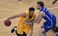 Basketball 1. Bundesliga 14/15 Hauptrunde:  Walter Tigers Tuebingen - FRAPORT SKYLINERS