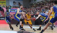 Basketball 1. Bundesliga 16/17 Hauptrunde: Walter Tigers Tuebingen -  s. Oliver Wuerzburg