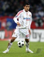 Fussball UEEA CUP: Leverkusen, VIDAL Einzelaktion