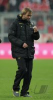 Fussball 1. Bundesliga 10/11:  Brillen Unfall - Juergen Klopp (Borussia Dortmund)