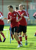 Fussball 1. Bundesliga:  Arjen Robben , Ivica Olic (v.re., FC Bayern Muenchen)