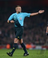 FUSSBALL INTERNATIONAL CHL ACHTELFINALE 12/13: Schiedsrichter Svein Oddvar Moen (Norwegen)