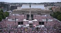 Fussball DFB Pokal Finale 24/25: Arminia Bielefeld - VfB Stuttgart, Public Viewing auf dem Schlossplatz