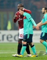 Fussball CHL  Saison 2011/2012:  Lionel Messi (li, Barca) gegen Clarence Seedorf (AC Mailand)