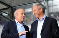 1. Fussball Bundesliga: Praesident Rainer Beeck mit Trainer Reiner Maurer (v.li., 1860 Muenchen)