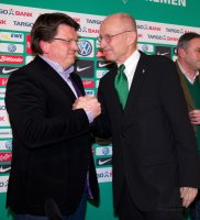 Fussball 1. Bundesliga, Saison 2011/2012: Pressekonferenz Werder Bremen zur Vertragsverlaengerung von Manager und Trainer