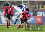 Fussball 1. Bundesliga: Leverkusen - Berlin, Zweikampf