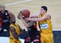 Basketball 1. Bundesliga 2013/2014: Walter Tigers Tuebingen  - s Oliver Baskets Wuerzburg