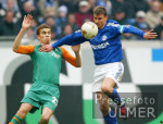 Fussball 1. Bundesliga: Schalke - Bremen, Zweikampf