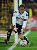 Fussball: 1. Bundesliga Saison 2010/2011: Dortmund WEIDENFELLER am Ball