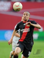 Fussball: 1. Bundesliga Saison 2010/2011: Leverkusen, SAM am Ball