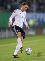 FUSSBALL INTERNATIONAL: Benedikt HOEWEDES (Deutschland)