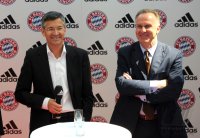 Fussball 1. Bundesliga : Vorstandsvorsitzender adidas AG Herbert Hainer,  Vorstandsvorsitzender Karl - Heinz Rummenigge (v. li., FC Bayern Muenchen)