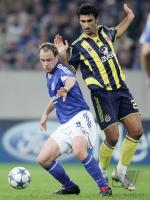 Fussball Champions League: Schalke - Istanbul, Zweikampf