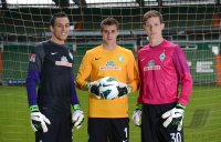 Fussball 1. Bundesliga, Saison 2012/2013, Werder Bremen: Raphael Wolf, Sebastian Mielitz und Richard Strebinger im exklusiven Pressefoto ULMER Fotoshooting