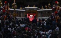 Vatikan / Rom: Trauer nach dem Tod von Papst Franziskus I.